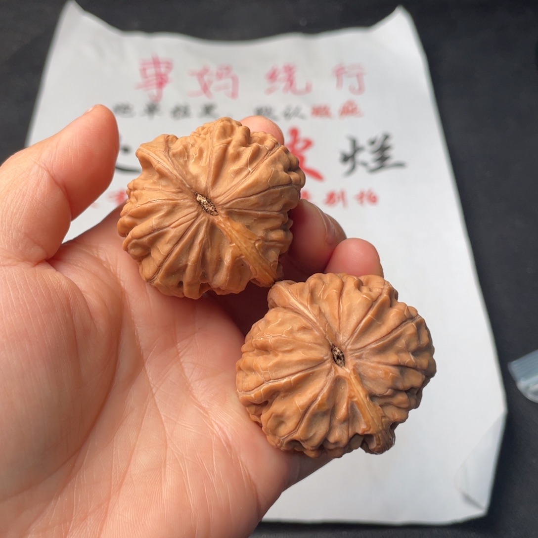 洛***尘文玩核桃把件768。44凤凰台有修复