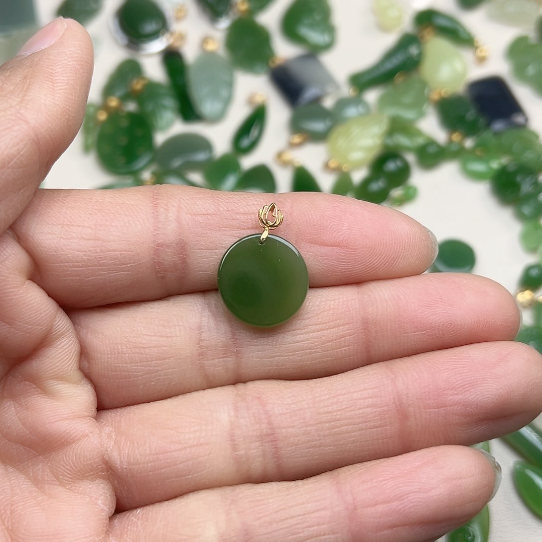 和田玉（碧玉）玉坠18K金镶嵌慕*