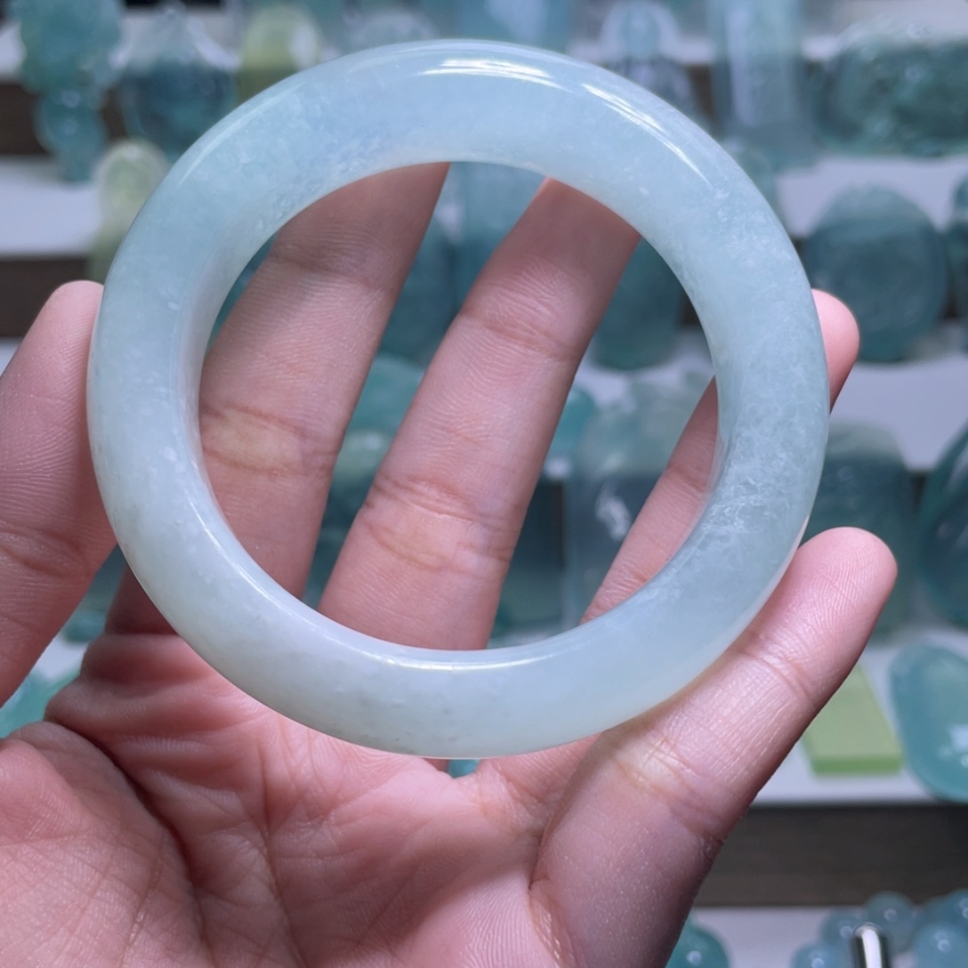 蛇纹石玉手镯未镶嵌张****闻