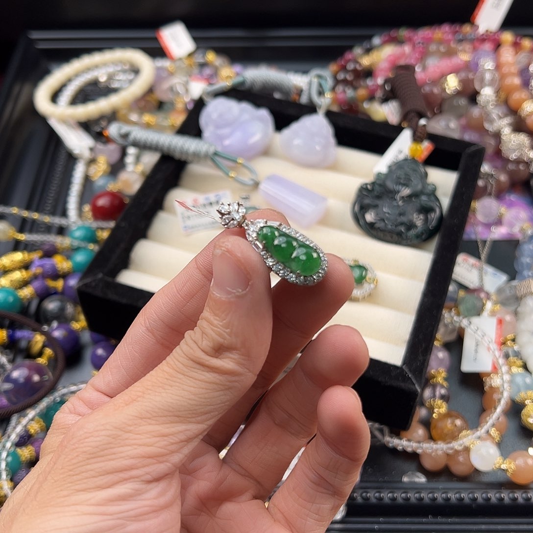 翡翠未镶嵌颈饰单品