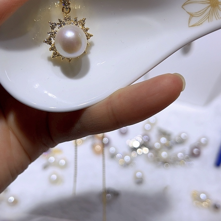 淡水珍珠白珠金色太阳花吊坠未镶嵌