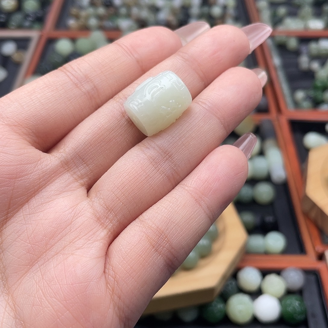 君***～和田玉（糖玉）未镶嵌珠宝半成品