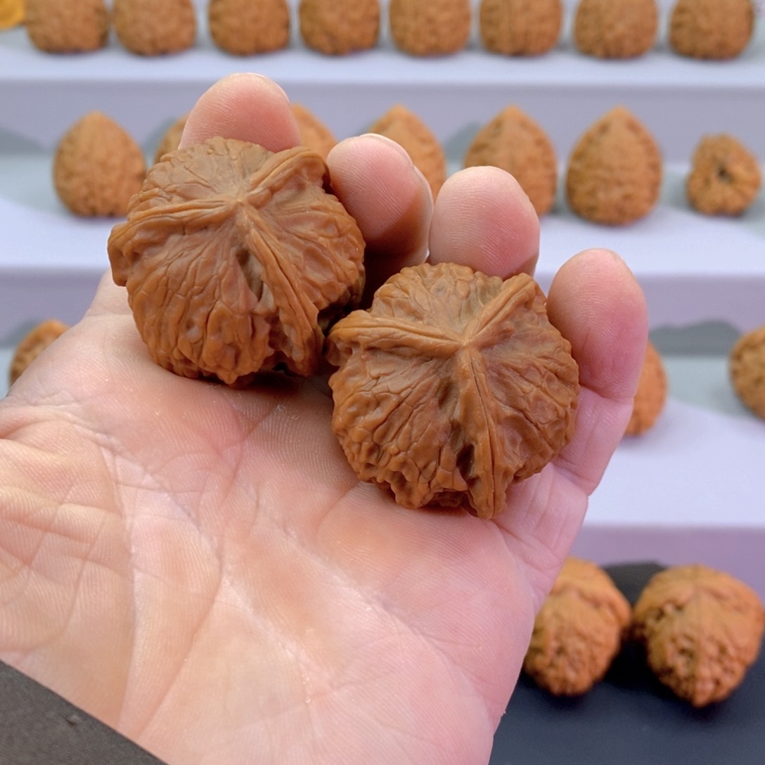 文玩核桃把件38金锭元宝三棱