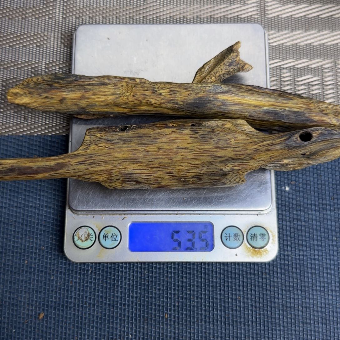 用***7香榧木奇楠天然虫漏53克