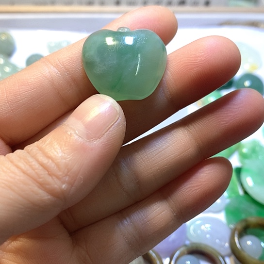 翡翠未镶嵌颈饰吊坠