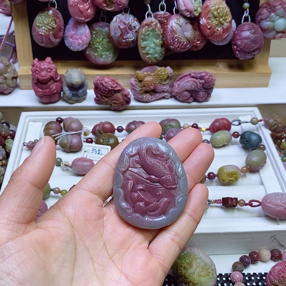 玛瑙/玉髓盐源玛瑙吊坠未镶嵌