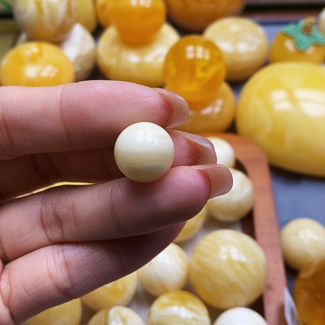 蜜蜡未镶嵌珠宝奇石