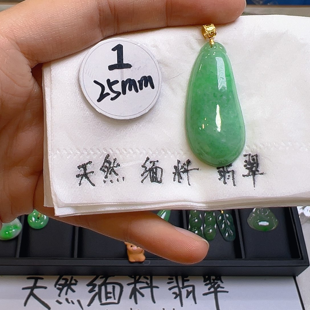 翡翠颈饰18K金镶嵌翡翠