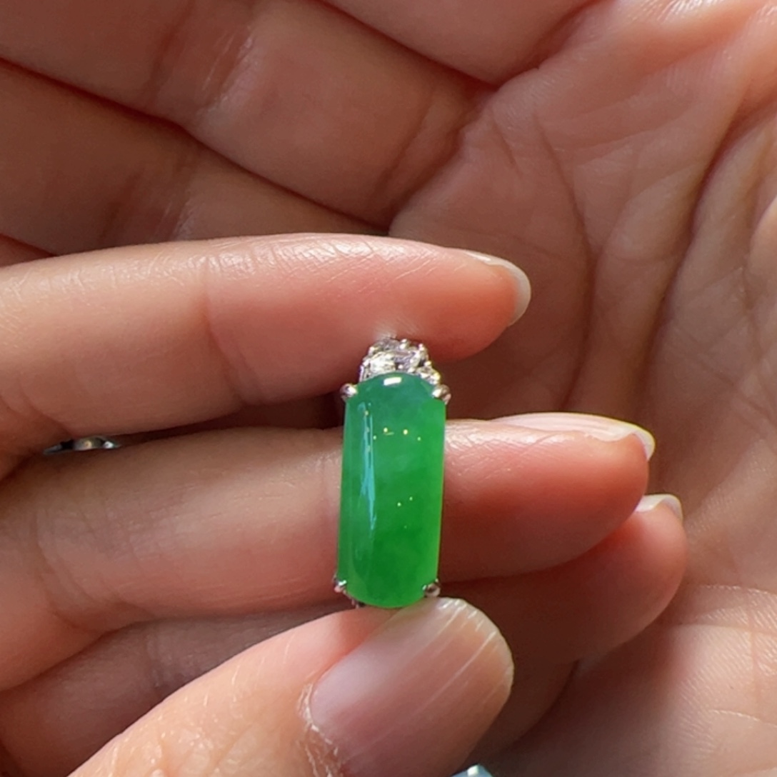 翡翠18K金镶嵌戒指