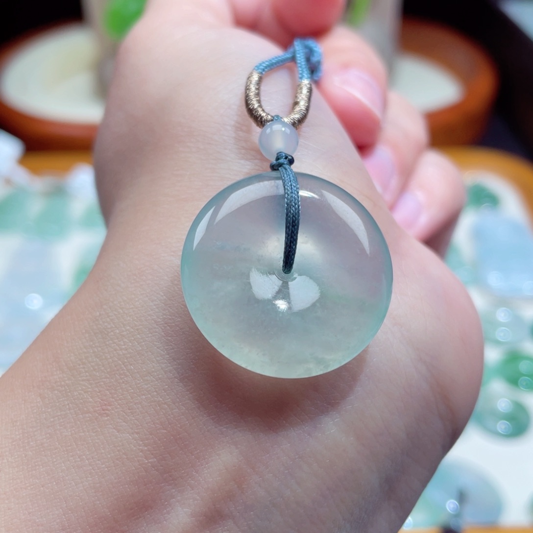 翡翠颈饰未镶嵌扣子