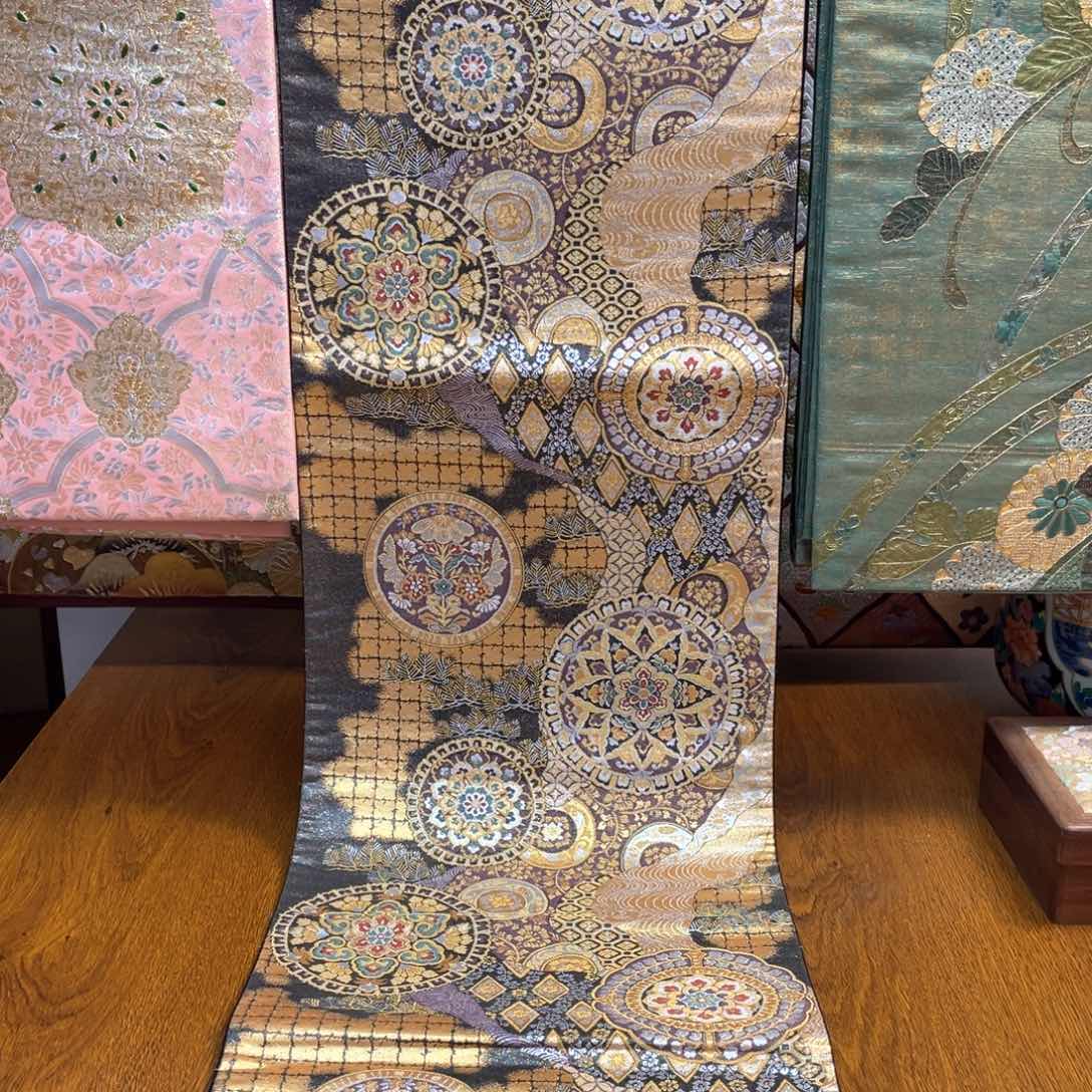 织绣流水纹金织宝相