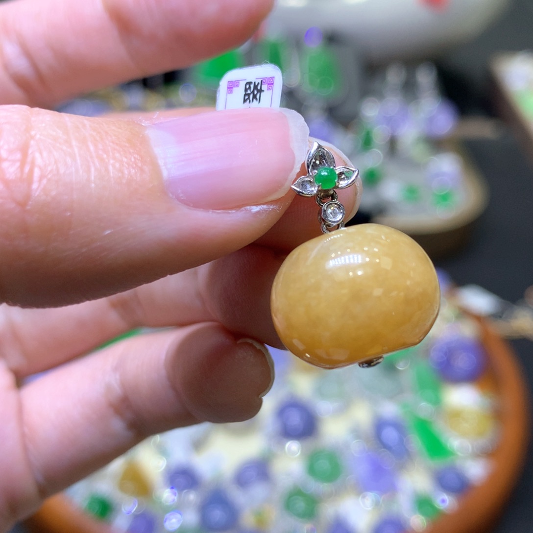 【闪购商品】翡翠颈饰18K金镶嵌翡翠吊坠项链