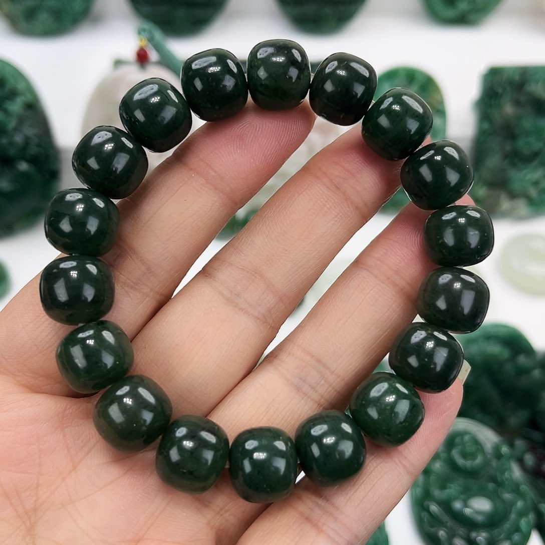 独山玉颈饰未镶嵌