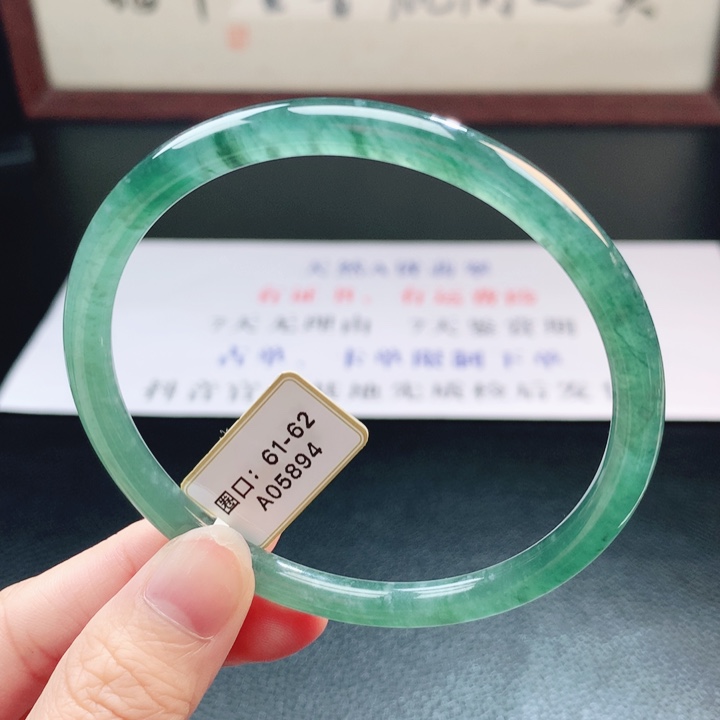 翡翠未镶嵌手镯翡翠手镯100