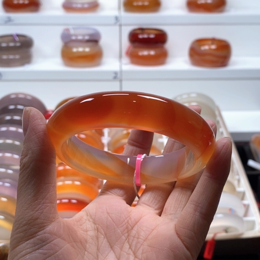 玛瑙/玉髓手镯未镶嵌水**月