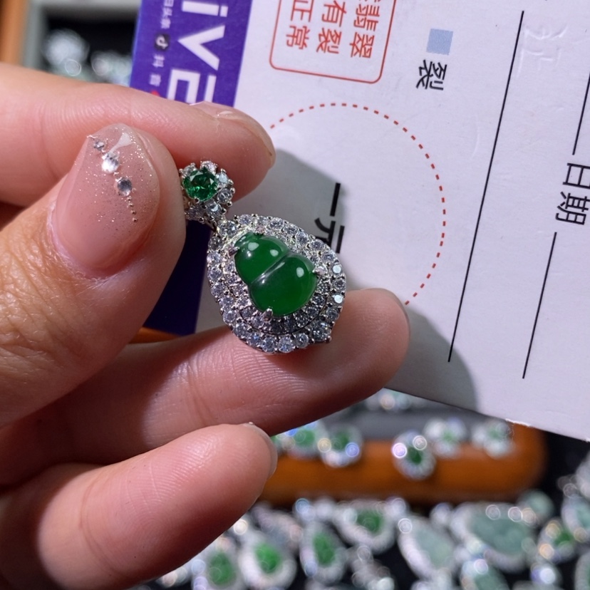 【闪购商品】翡翠颈饰未镶嵌天然