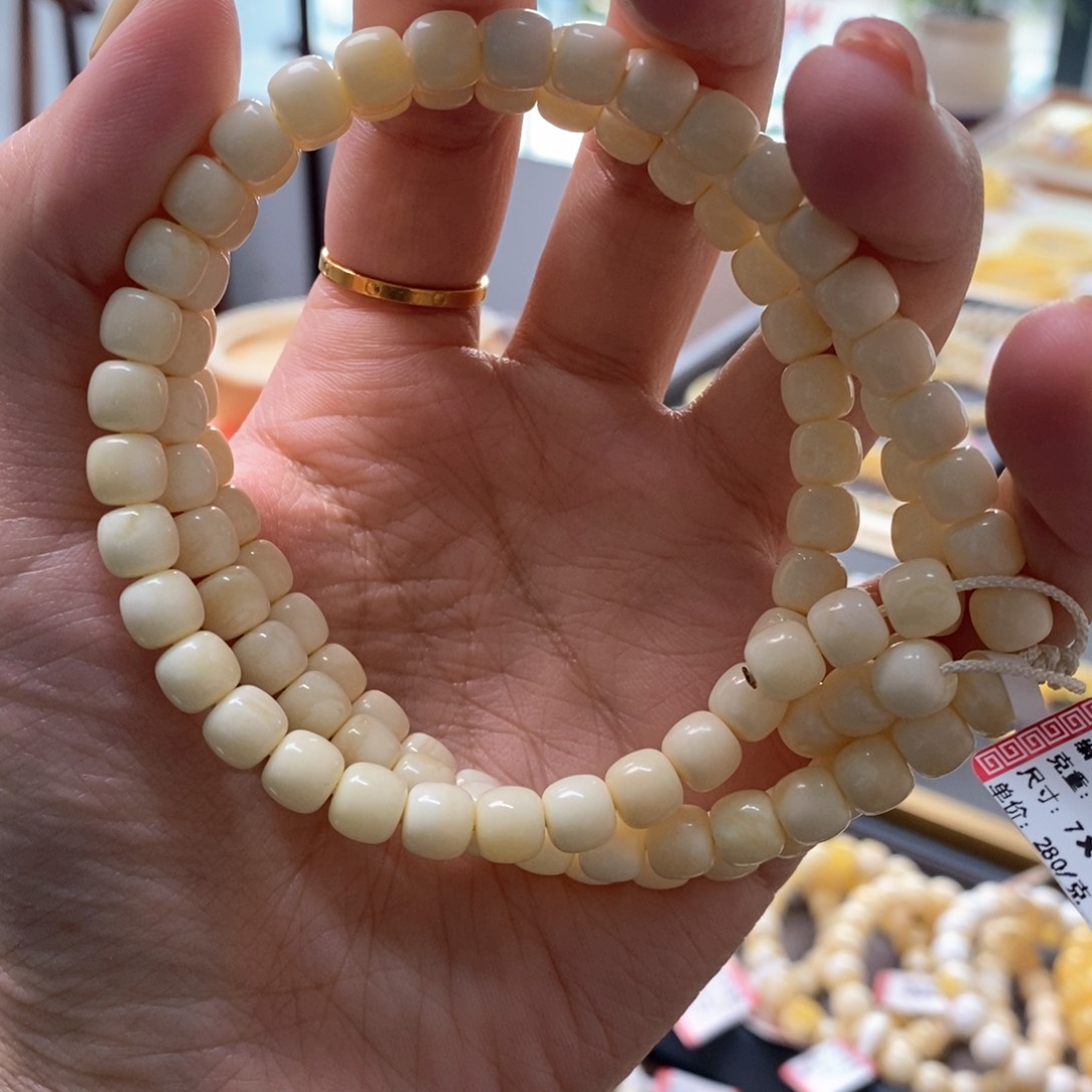 琥珀裸石未镶嵌Z*7*6.3瓷白老型108脖挂