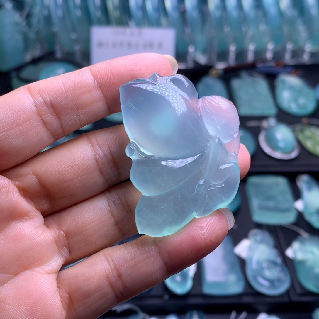 未镶嵌蛇纹石玉吊坠