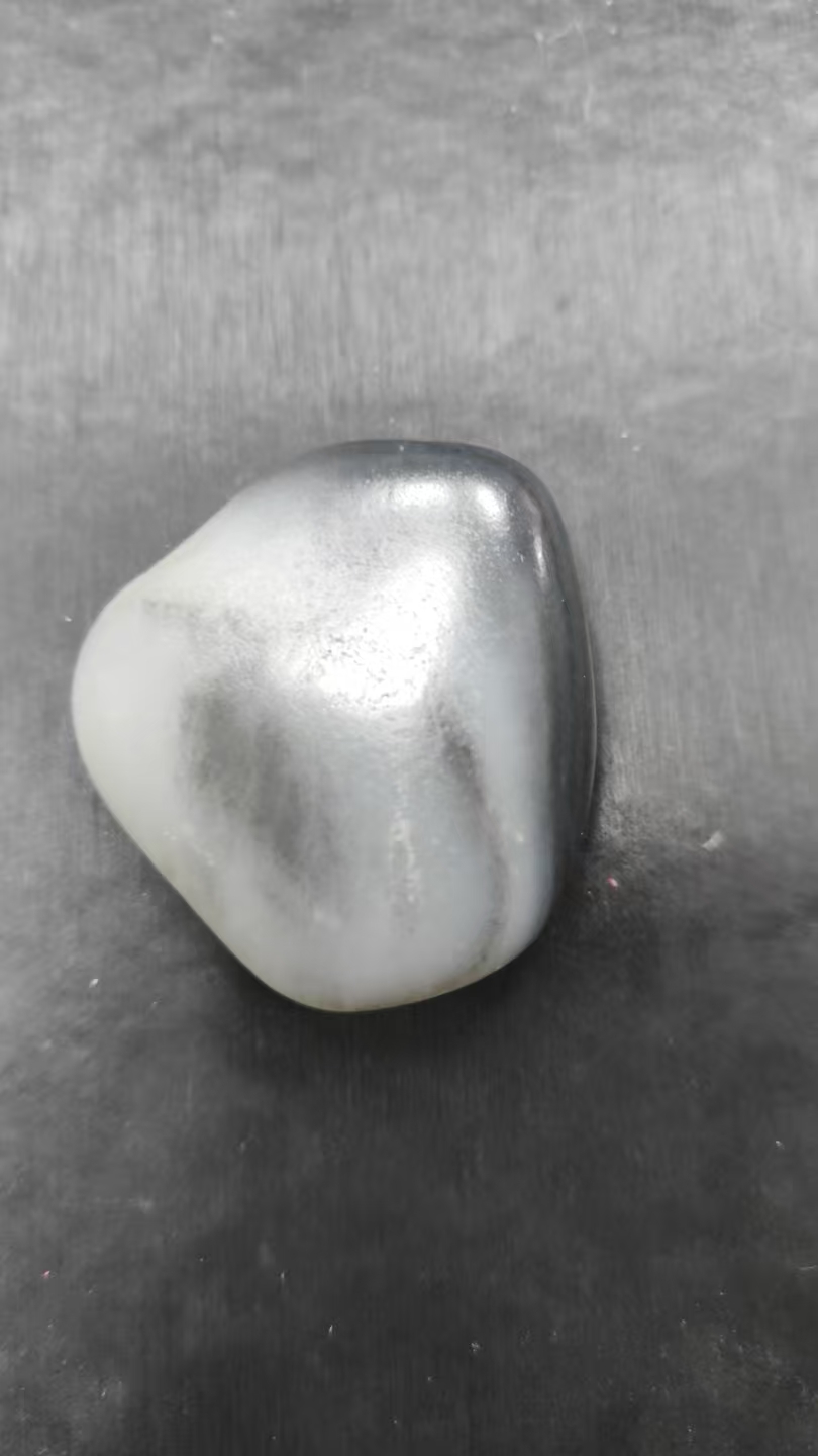 巴依哥精美和田玉58.9克