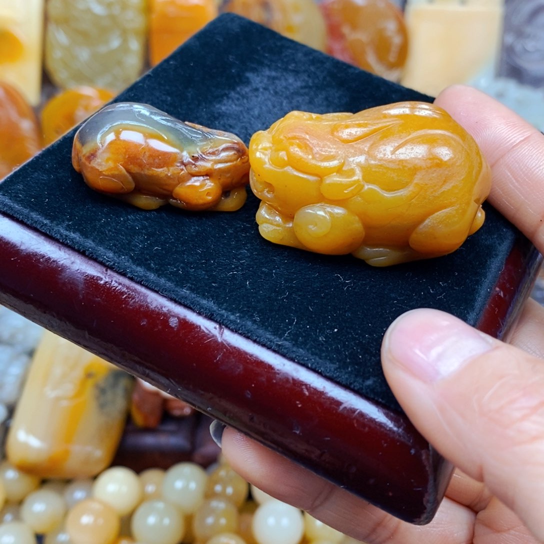 石英质玉（黄龙玉）未镶嵌颈饰