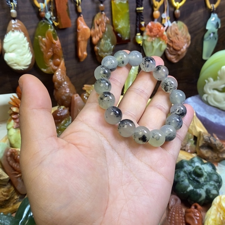 蛇纹石玉未镶嵌颈饰