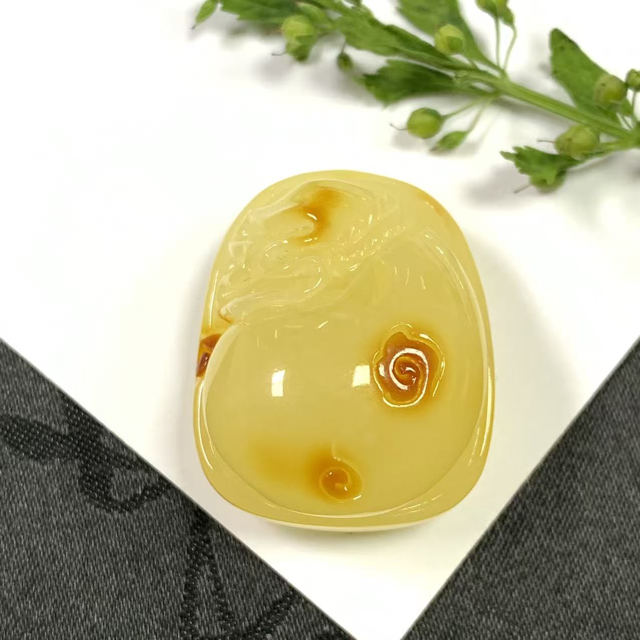 「戴琴珠宝」Z596-蜜蜡雕刻件吊坠（多样性发其一）
