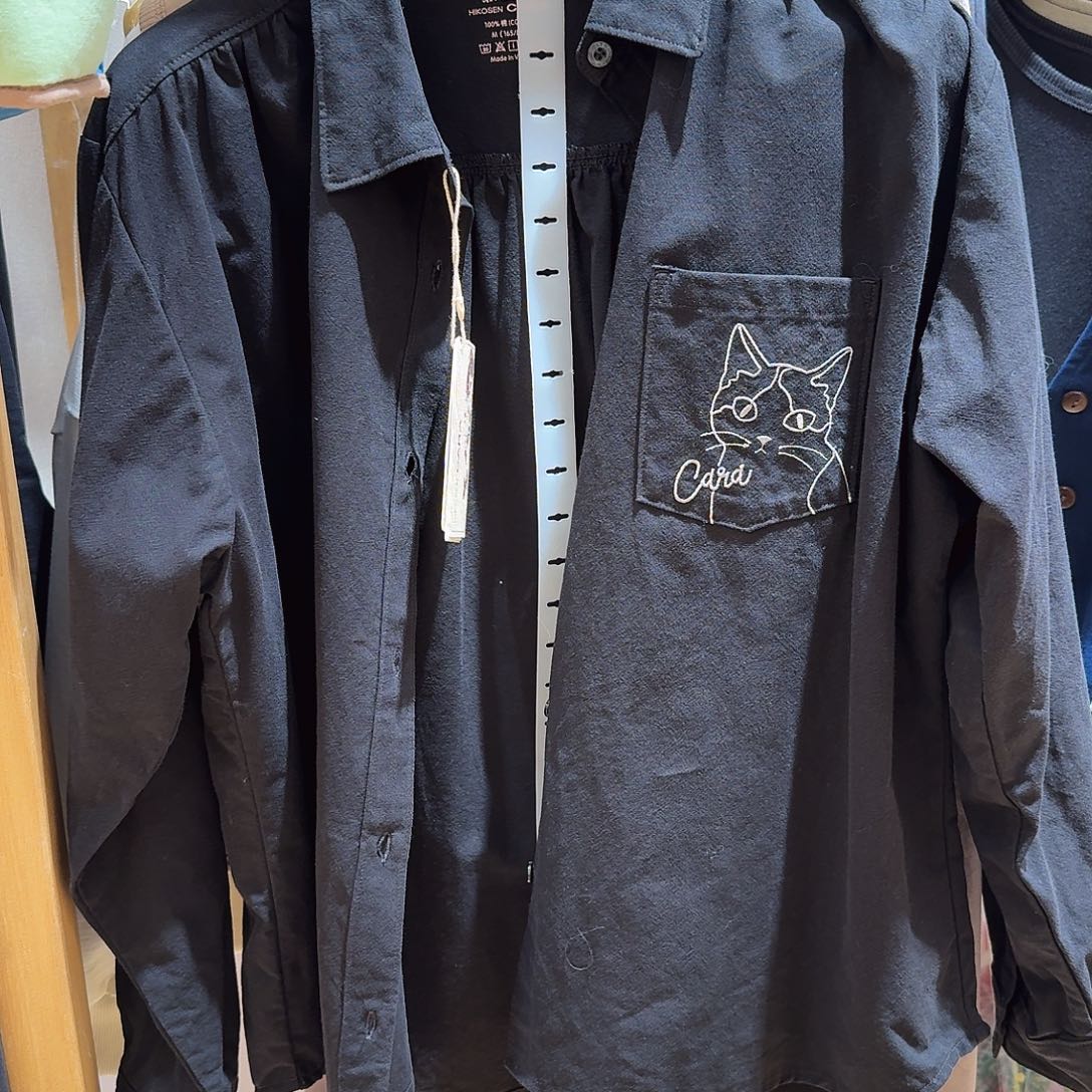 猫咪黑色衬衫百搭