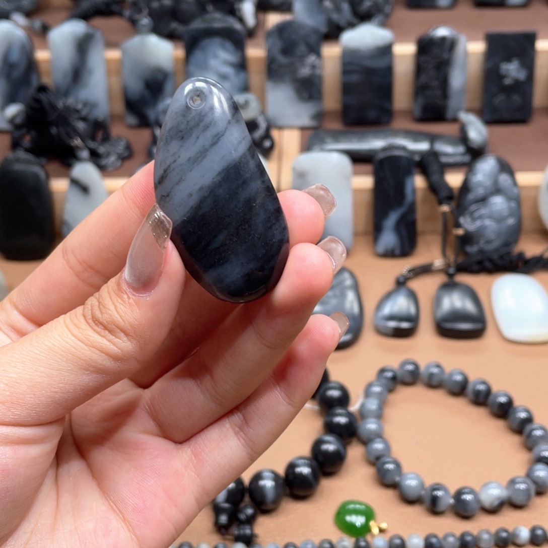 和田玉未镶嵌颈饰和田玉青花吊坠