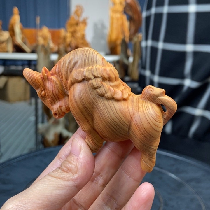 柏木（崖柏）金钱牛