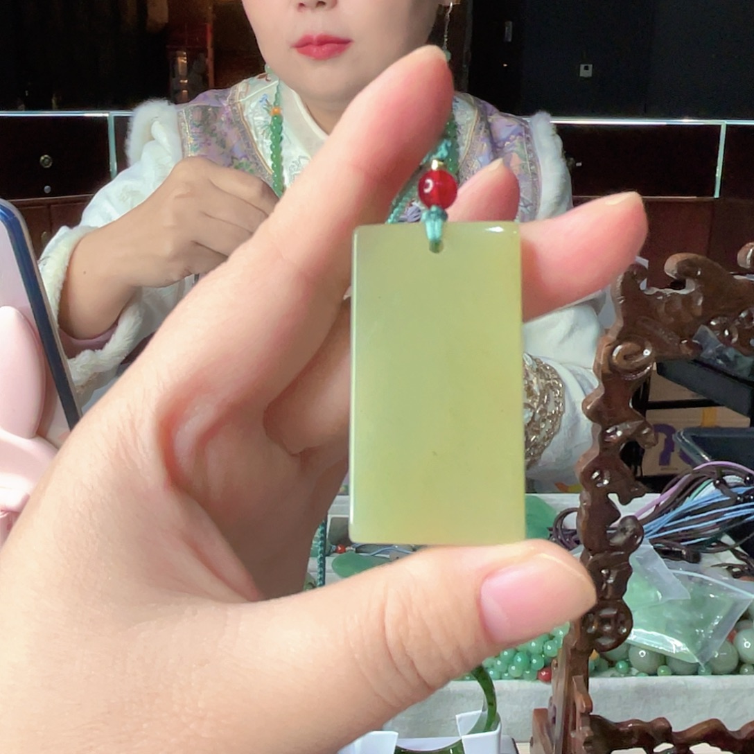 密玉（石英质玉）未镶嵌颈饰