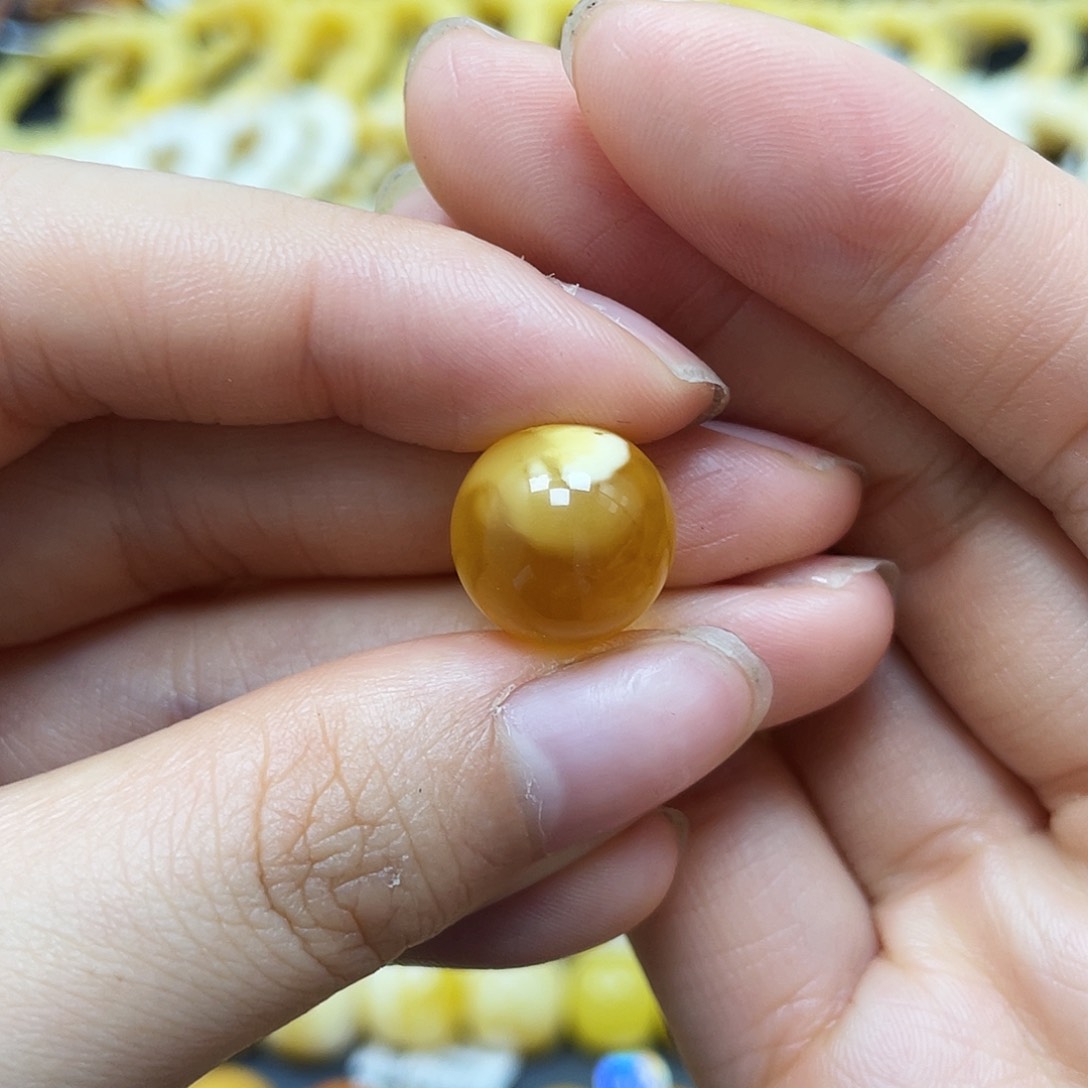 未镶嵌琥珀裸石圆珠13.1mm瑕