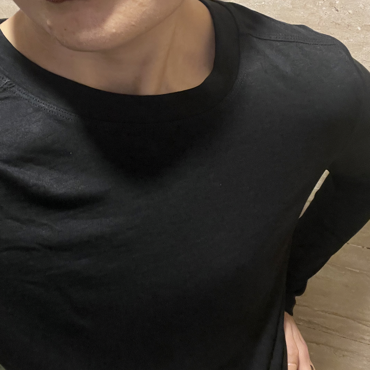 高品质长袖秋常规款纯色修身圆领素休闲针织打底衫