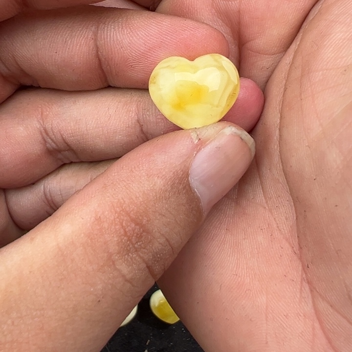 琥珀吊坠(不含链)未镶嵌?**猫微微花粉爱心