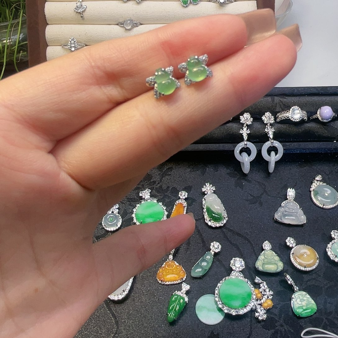 玲***翡翠未镶嵌耳饰耳钉