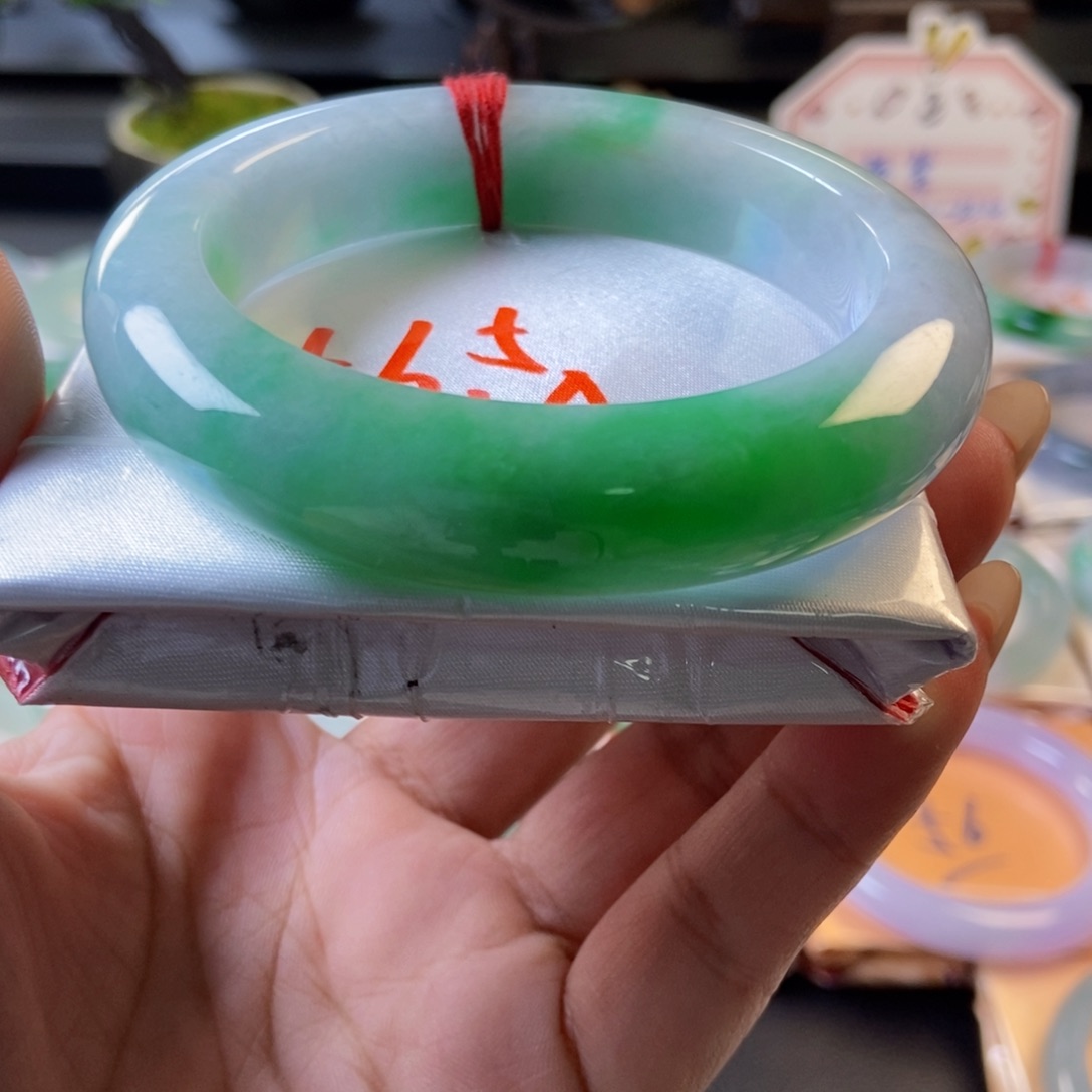 翡翠未镶嵌手镯6润底飘绿翠