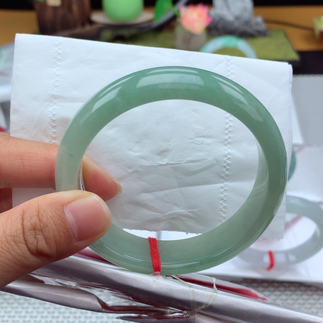 翡翠手镯未镶嵌纯天然01