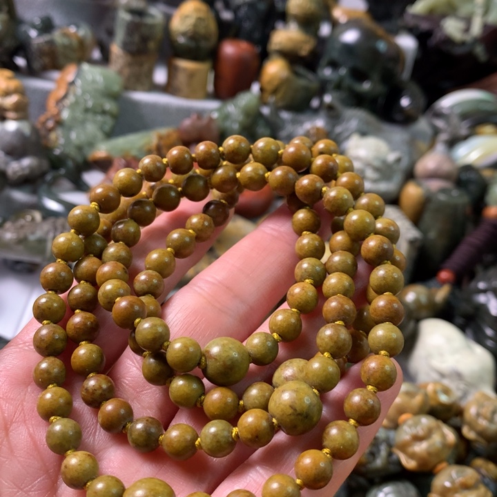 未镶嵌岫岩河磨玉（透闪石质玉）把件