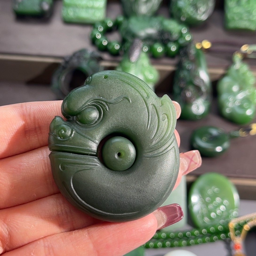 和田玉颈饰未镶嵌玉猪龙定制