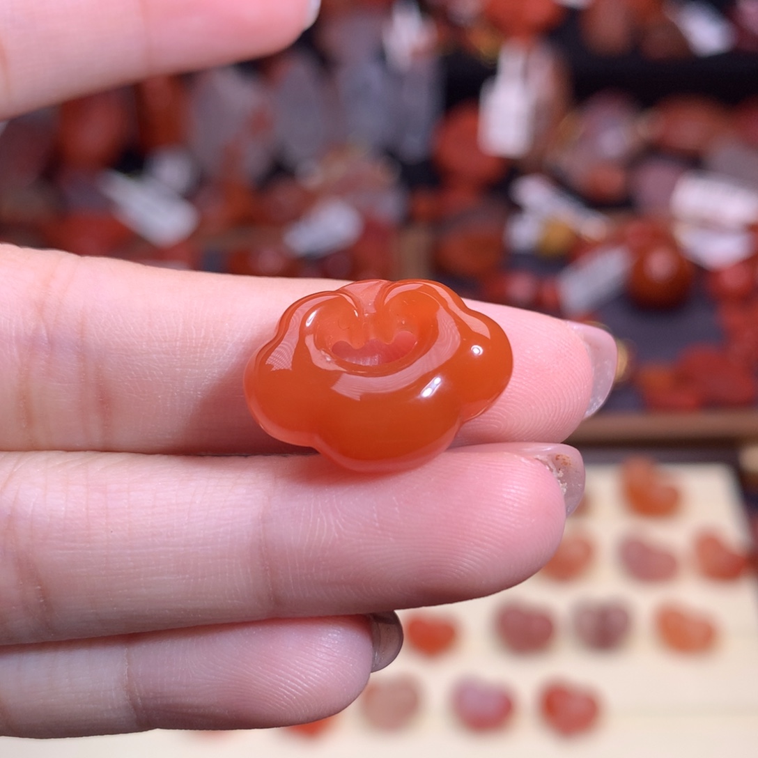 南红玛瑙未镶嵌珠宝半成品祥云