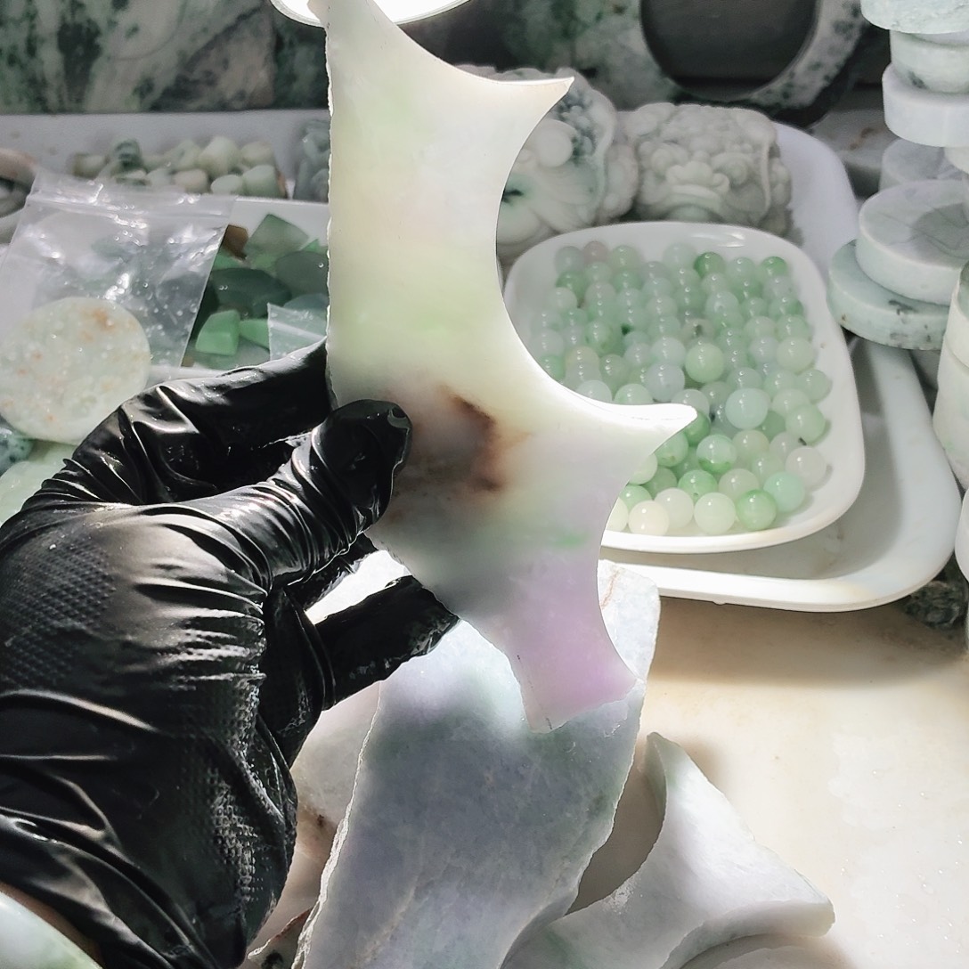 翡翠未镶嵌颈饰边角料