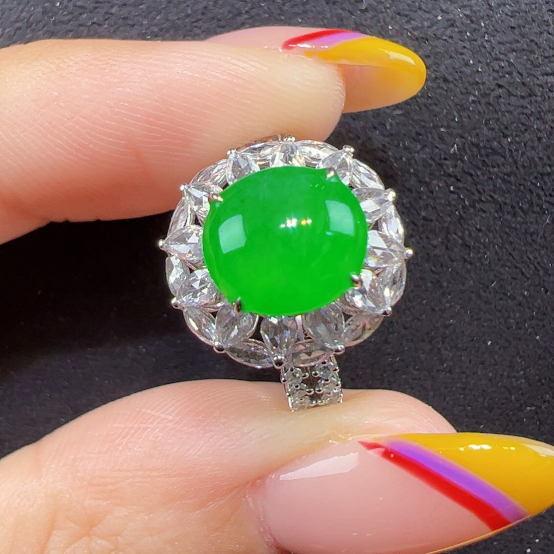 18K金镶嵌戒指翡翠蛋面