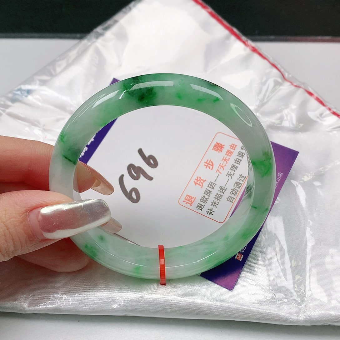 翡翠手镯未镶嵌清****宇翡翠手镯