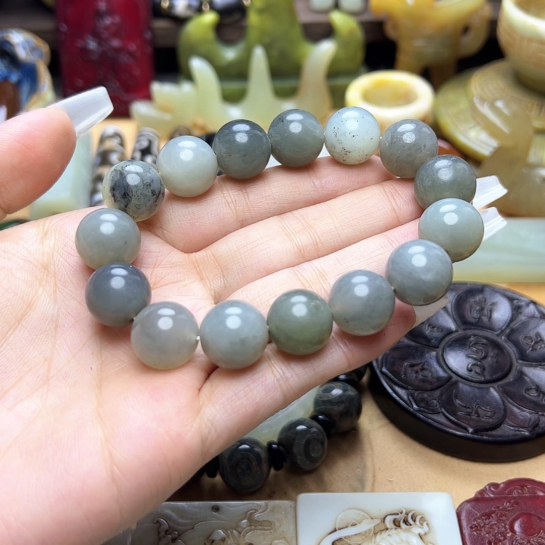 蛇纹石玉未镶嵌颈饰