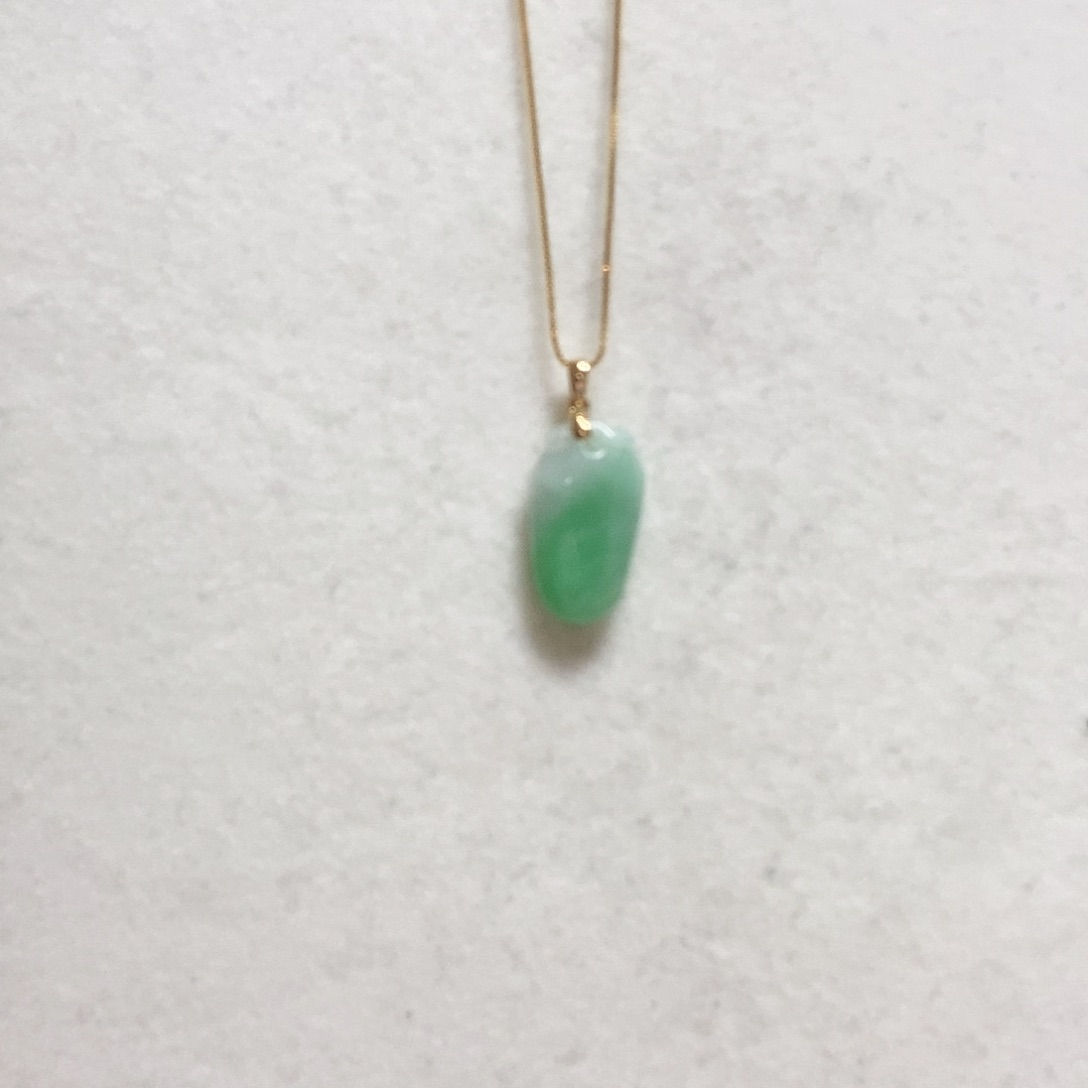 翡翠颈饰18K金镶嵌简单