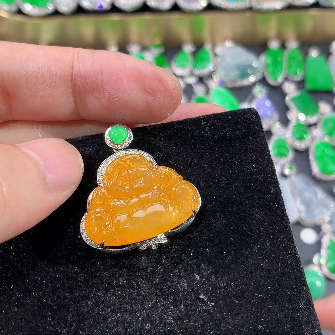 翡翠18K金镶嵌颈饰