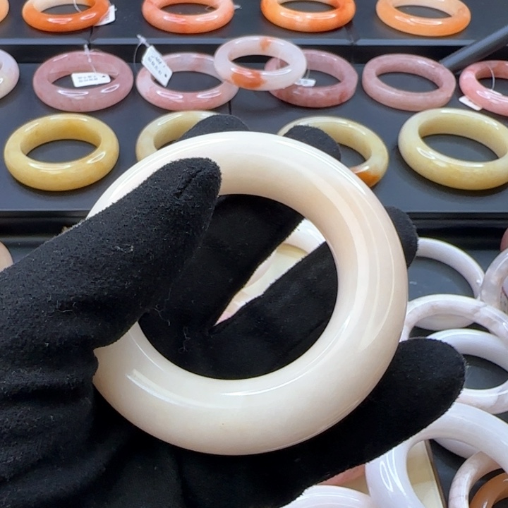 石英质玉手镯未镶嵌u****鲤