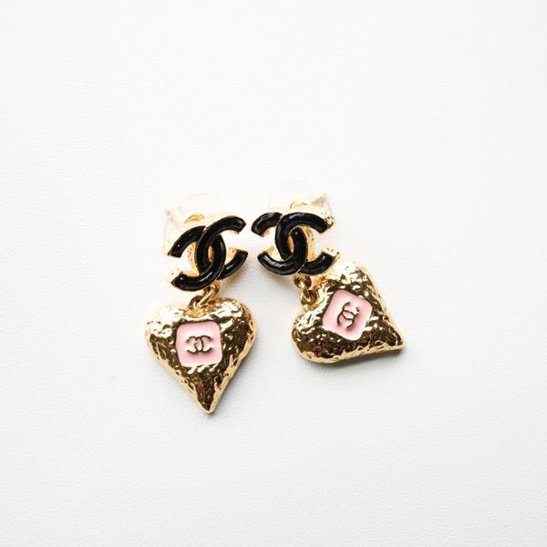 Chanel 珐琅爱心双C耳钉