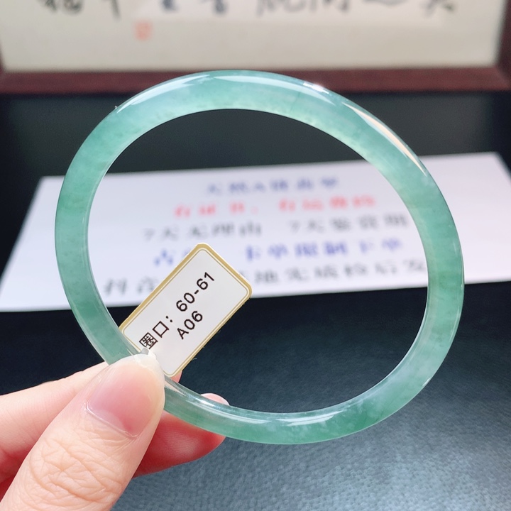 翡翠未镶嵌手镯翡翠手镯69