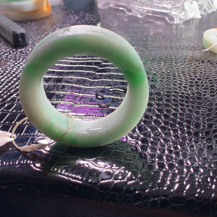 未镶嵌手镯定制翡翠