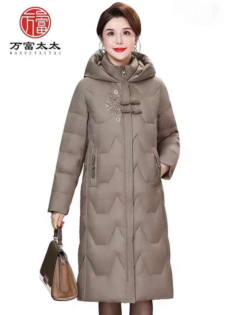 万富太太长款中老年女装妈妈气质羽绒服时尚